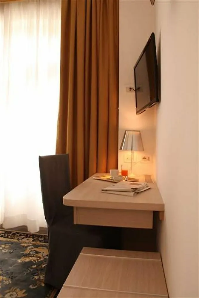 Hotel Appia 442 Rome 3*,